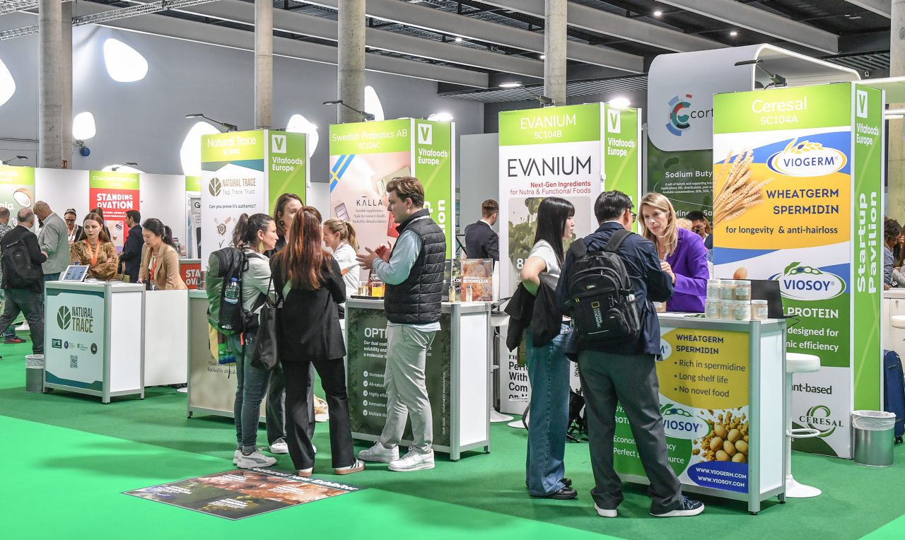 exhibitor talking to visitors